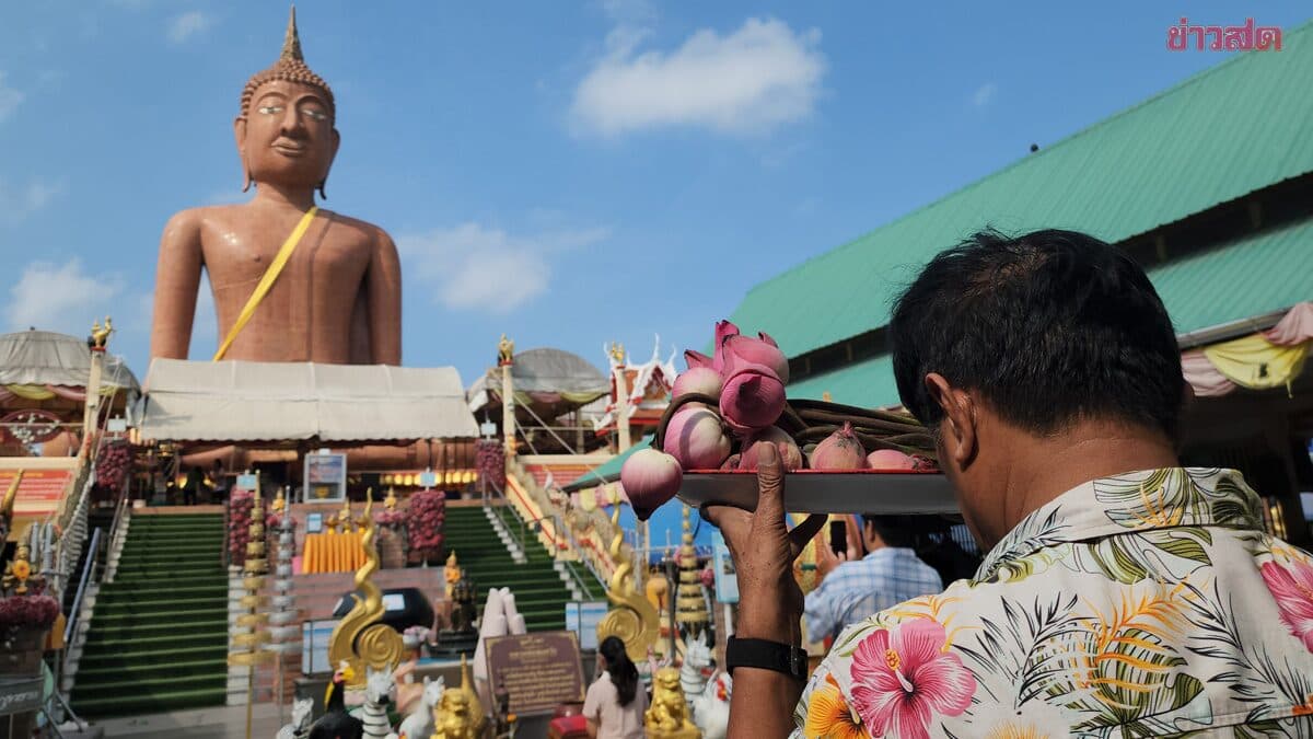 ขอพร หลวงพ่อสมหวัง ไม่ถึง 2 เดือน ขายที่ดิน ได้ ยกดอกบัว-ไข่ไก่แก้บน
